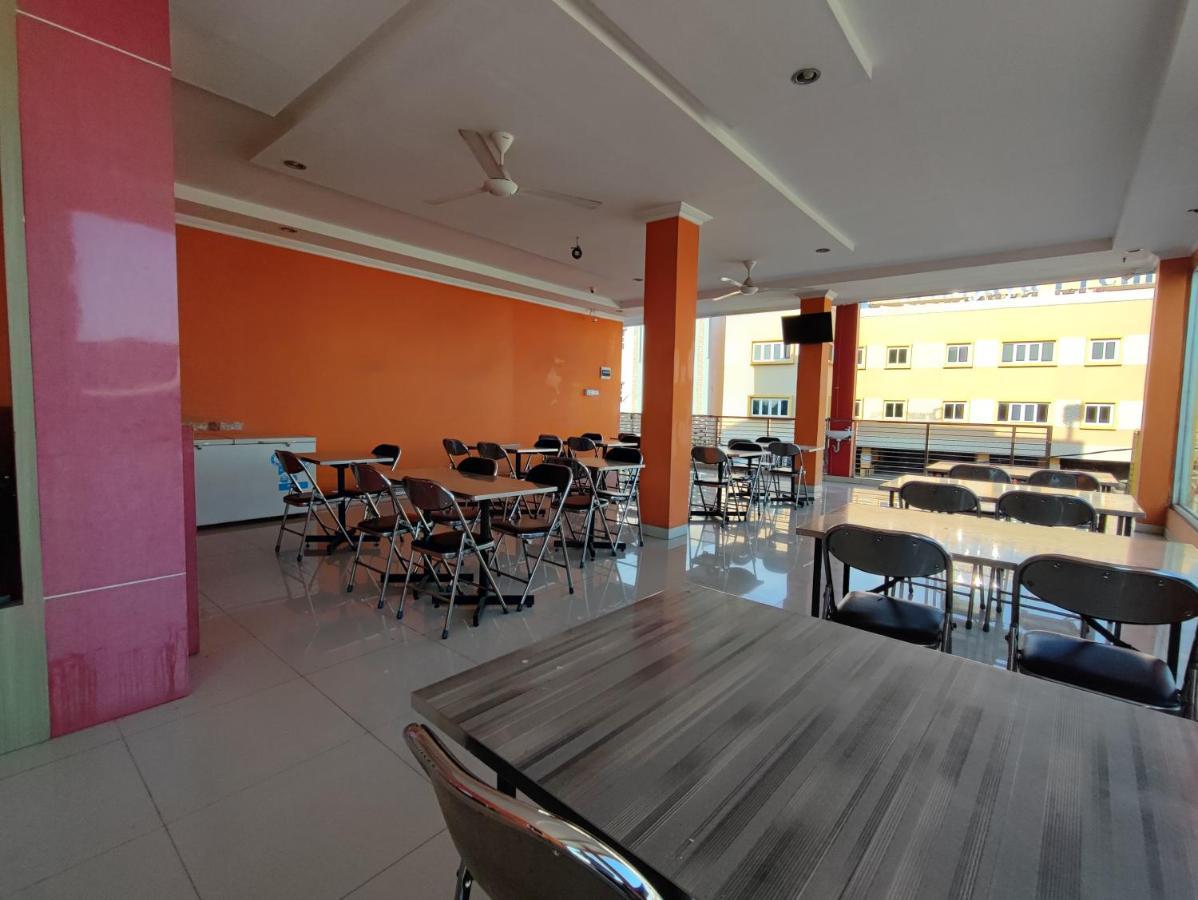 Collection O 91464 7 Dream Hotel 3*
